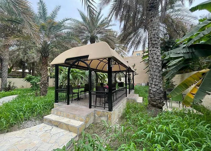 Date Palm Inn